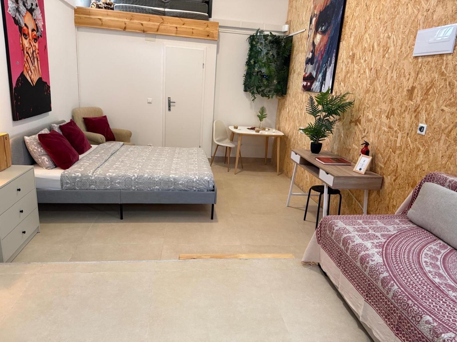 Soho Boho - With Sunny Rooftop Terrace And Fiber Optic Internet Appart hôtel